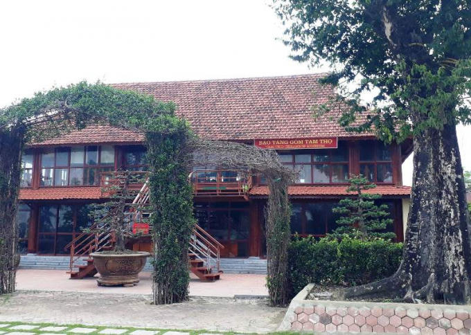 Ngôi nhà bảo tàng được làm bằng gỗ.