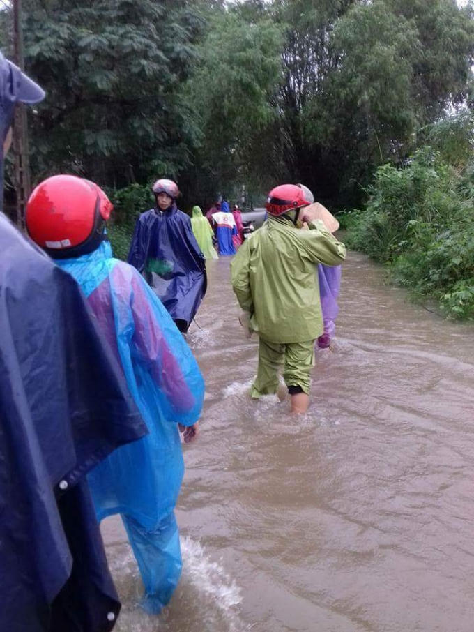 Địa bàn huyện Quảng Điền cũng đang ngập lụt ở nhiều nơi.