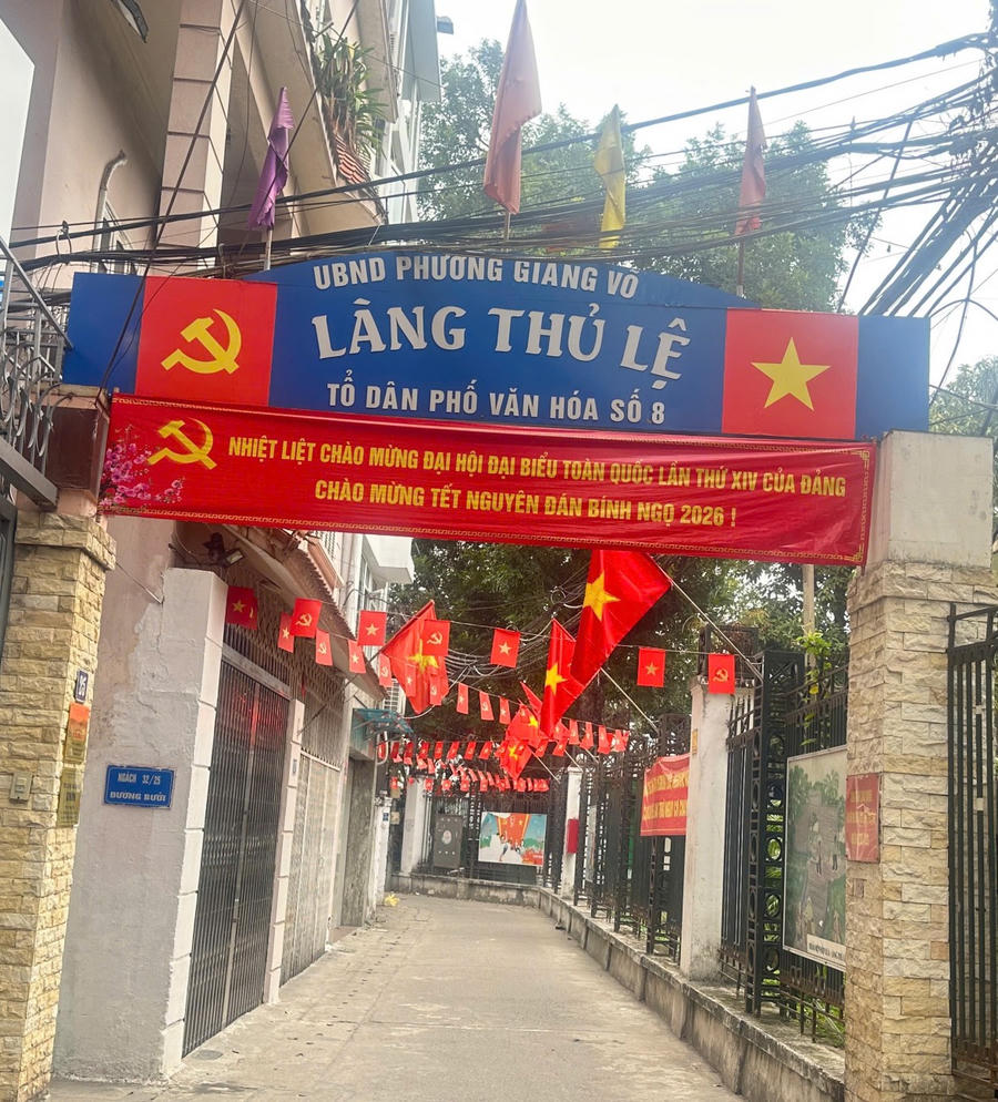 Cổng làng Thủ Lệ.
