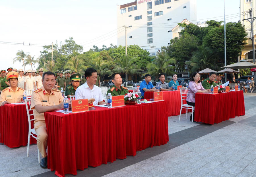 Các đại biểu tham dự buổi lễ