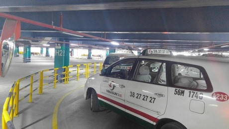 Tại các khúc cua được trang bị kính lồi để người điều khiển ô tô dễ dàng quan sát, đảm bảo an toàn
