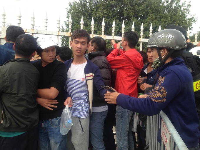 Một cặp vé nhanh tróng đã được chuyển ra ngoài