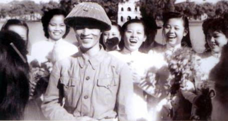 Những hình ảnh quý giá về thủ đô Hà Nội ngày giải phóng 10/10/1954