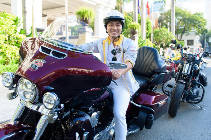 Nguyên Khang luôn tích cực tham gia các sự kiện về giao thông, anh hiện là MC của chương trình “Tôi yêu Việt Nam” về lĩnh vực giao thông, nêu gương những tấm gương của các anh hùng thầm lặng giữ gìn trật tự an toàn đường phố.