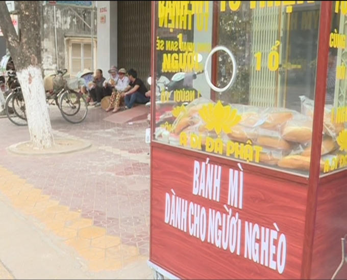 Xe bánh mỳ nghĩa tình ở Quảng Ngãi