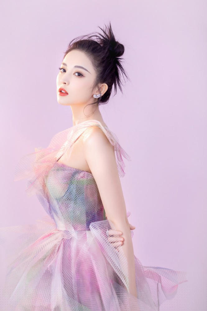 ‘Mỹ nhân Tân Cương’ bị nhầm với Ngọc Trinh đẹp như công chúa cổ tích - ảnh 4