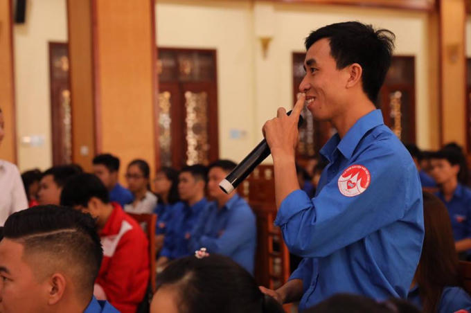 Trong buổi tập huấn nhiều câu hỏi được các bạn tình nguyện viên đặt ra.