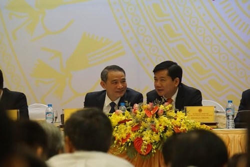 Bí thư thành uỷ TP HCM, nguyên Bộ trưởng GTVT Đinh La Thăng và tân Bộ trưởng GTVT Trương Quang Nghĩa.
