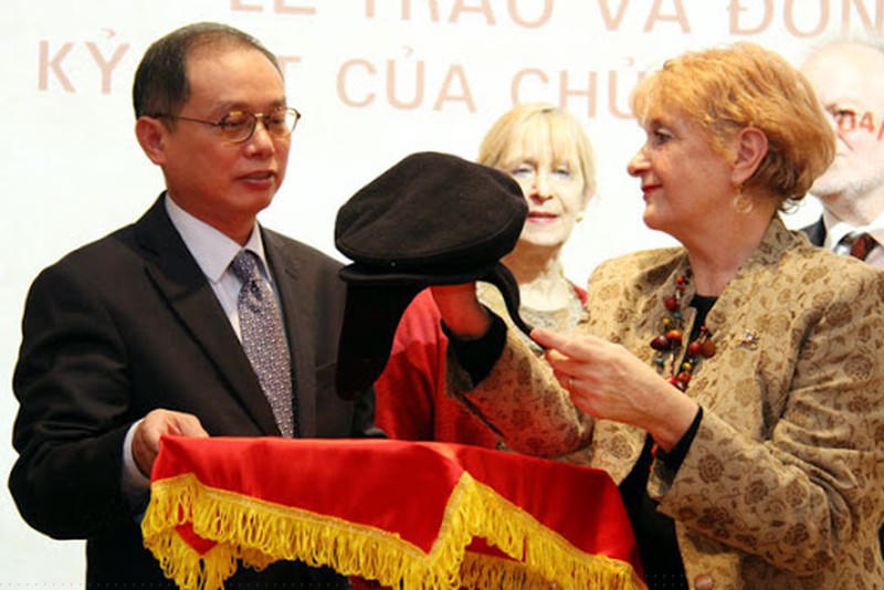 Chiếc mũ kỷ vật của Bác còn như mới nguyên sau bao nhiêu năm được gìn giữ cẩn thận tại gia đình ông Biquard