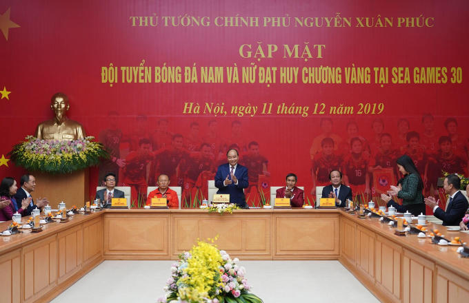 thu tuong gap go hai doi bong1.