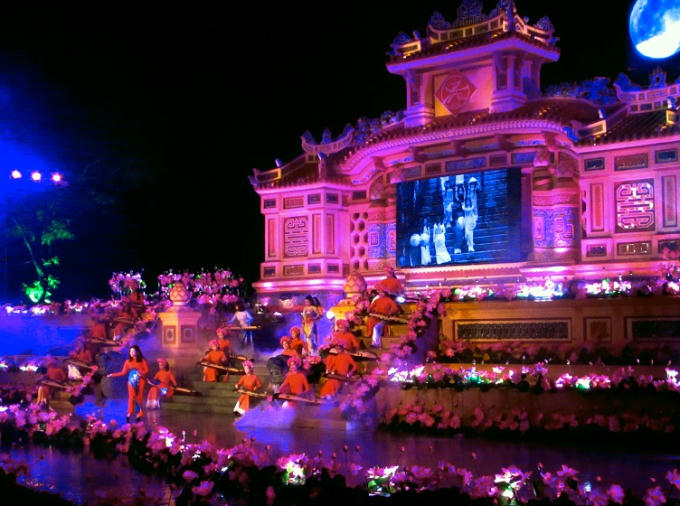 Chùm ảnh ấn tượng đêm khai mạc Festival nghề truyền thống Huế 2017