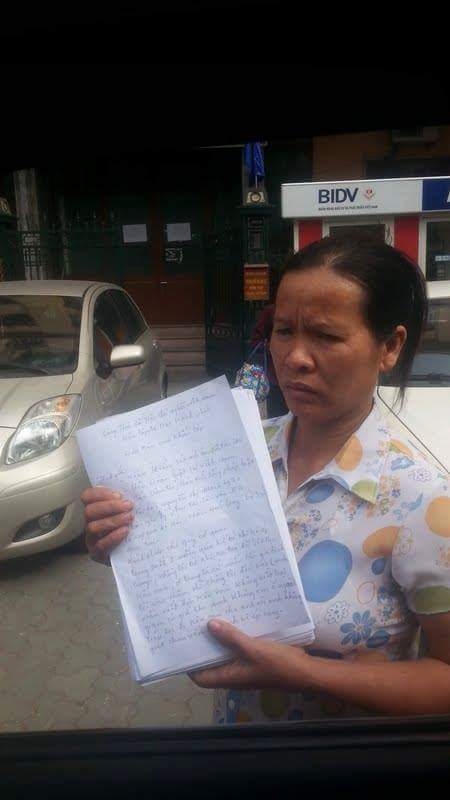 Bà Mai, vợ ông "đội đơn"  kêu cứu lên Viện KSND tối cao năm 2013. (Ảnh Quốc Đô).