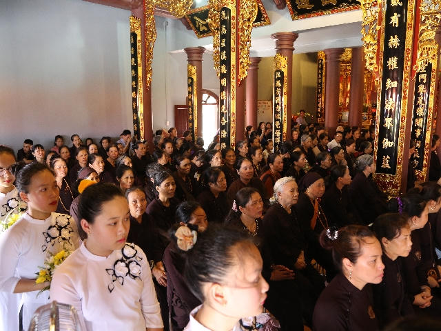 Nhiều người hướng Phật từ khắp nơi về tham dự Lễ mừng Phật Đản 2017 tại Hà Giang.