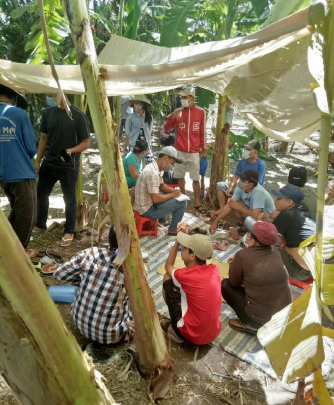 Các đối tượng bị lực lượng công an bắt quả tang tại hiện trường và tang vật