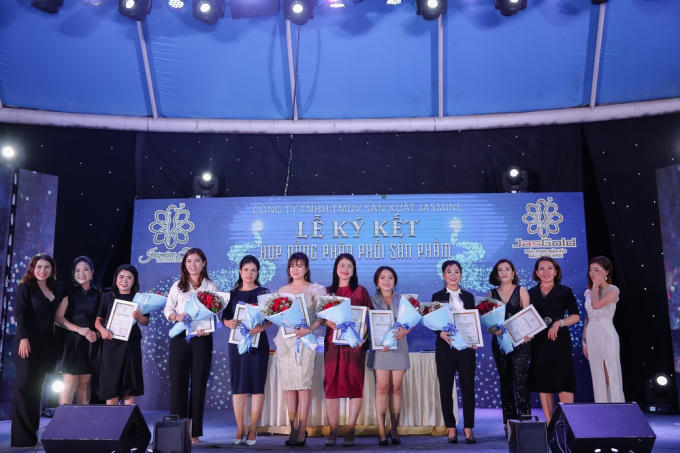 Đan Trường hội ngộ Cẩm Ly, song ca ăn ý trên sân khấu