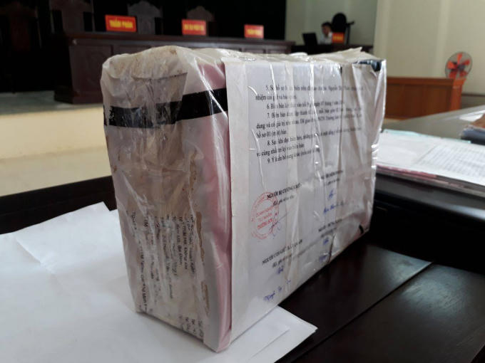 Cho rằng việc bị Chi cục thuế niêm phong hóa đơn gây ảnh hưởng đến quá trình hoạt động kinh doanh của doanh nghiệp nên ông Trường đã khởi kiện ra tòa yêu cầu bồi thường hơn 23 tỷ đồng.