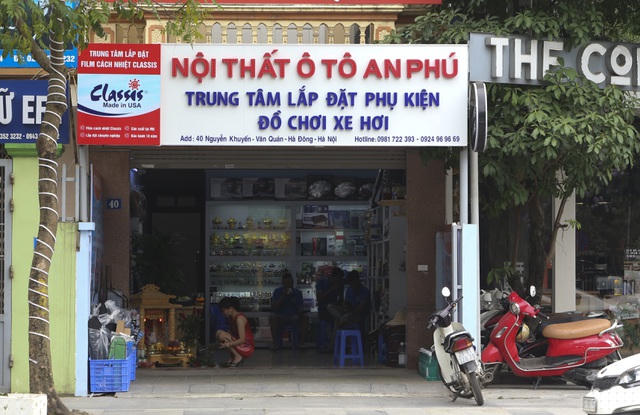 Cửa hàng nội thất ô tô trên đường Nguyễn Khuyến (Hà Đông).