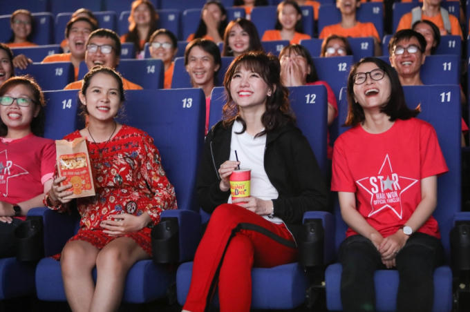 Cuối cùng thì sau bao thất bại, Trấn Thành - Hari Won đã giành chiến thắng đầu tiên