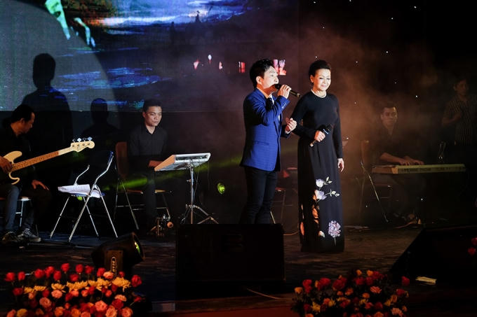 Ca sỹ Quang Thành hát cùng Khánh Ly