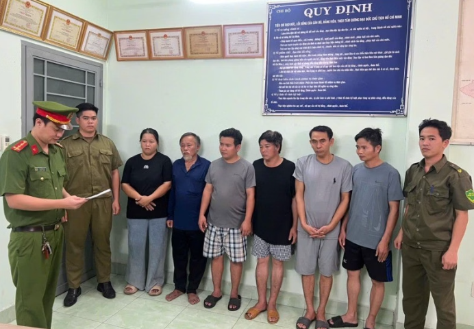 Cơ quan CSĐT tống đạt các quyết định tố tụng đối với các đối tượng.