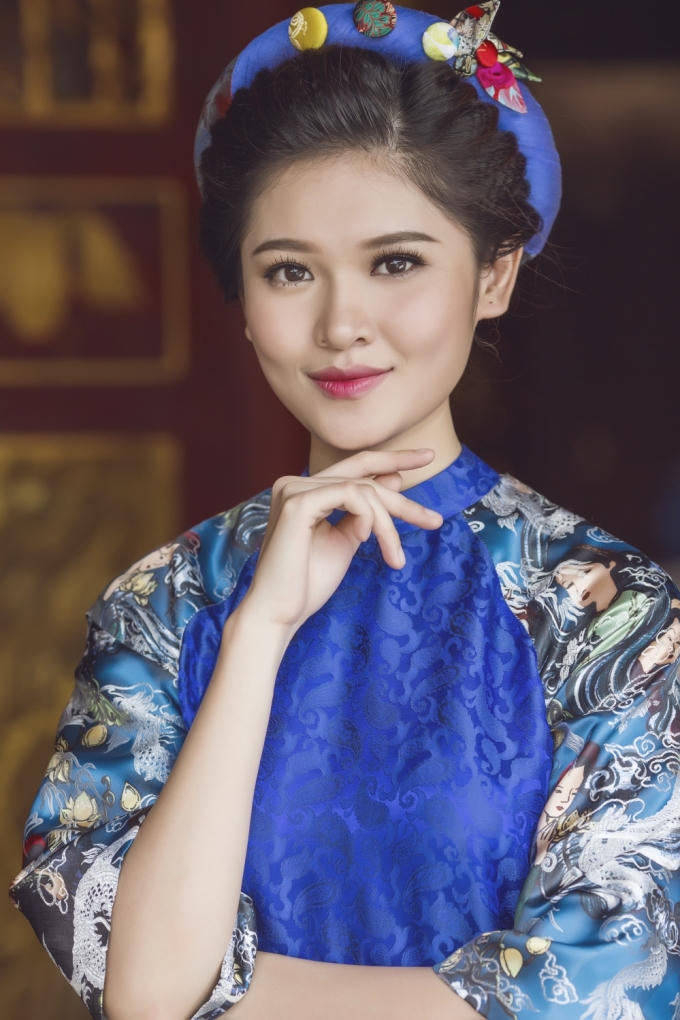 Thuỳ Dung khoe nét đẹp giản dị với áo dài truyền thống