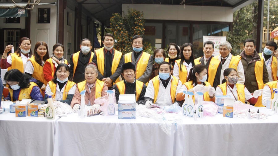 Tập thể lãnh đạo, cán bộ nhân viên Trung tâm Giáo dục chăm sóc sức khỏe cộng đồng Hà Nội