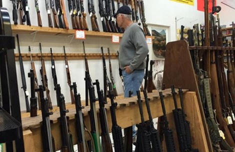 Không khó để sở hữu 1 khẩu súng ở Mỹ. (Ảnh: Guardian)