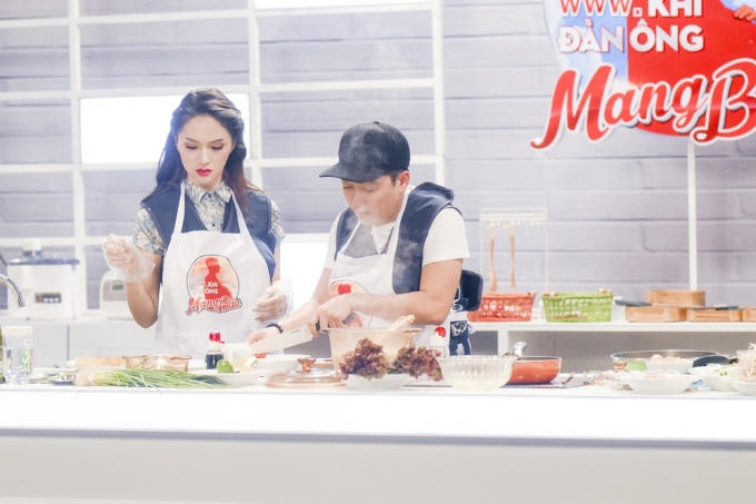 Vào bếp nấu ăn Hương Giang tuyên bố với Trường Giang