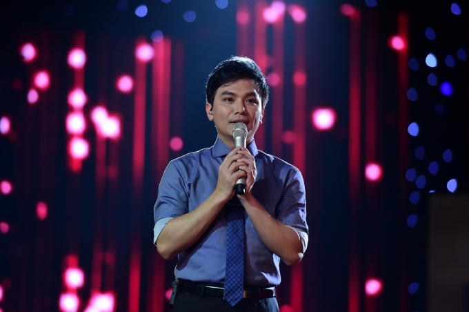 Mạnh quỳnh xúc động khi nhớ về kỷ niệm những ngày đầu đi hát.