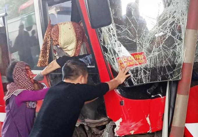 xe khach dam tram thu phi