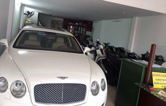 Một chiếc xe sang tại tiệm cầm đồ (ảnh minh họa)