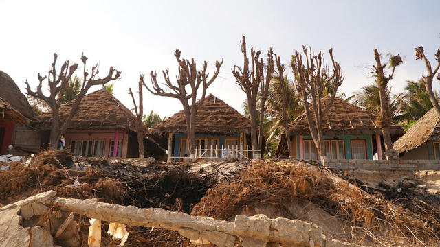 Bờ biển trở nên nham nhở