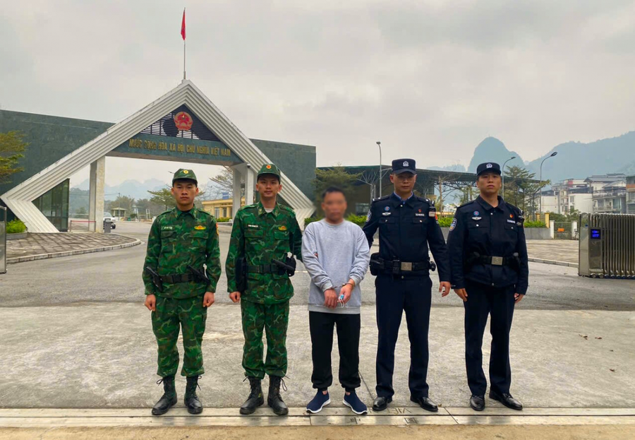 Đối tượng Cà Văn Hiên bị bắt giữ.