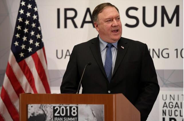Ngoại trưởng Mỹ Mike Pompeo phát biểu trong một cuộc họp báo ngày 25 tháng 10. Ảnh: Reuters.