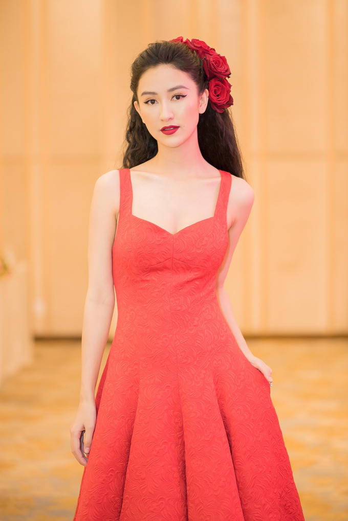 Quyết t&acirc;m x&oacute;a bỏ m&aacute;c &ldquo;hoa hậu đi h&aacute;t&rdquo;, H&agrave; Thu chinh chiến Gương Mặt Th&acirc;n Quen 2018