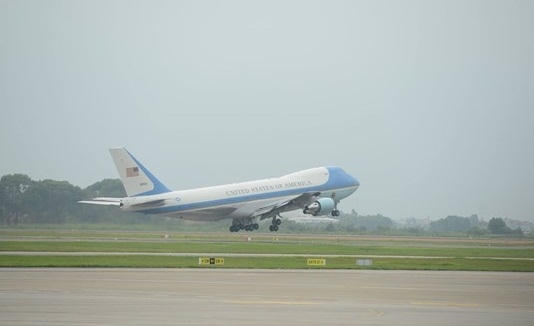 Chuyên cơ chở Tổng thống Mỹ Obama chính thức cất cánh bay vào TP HCM.