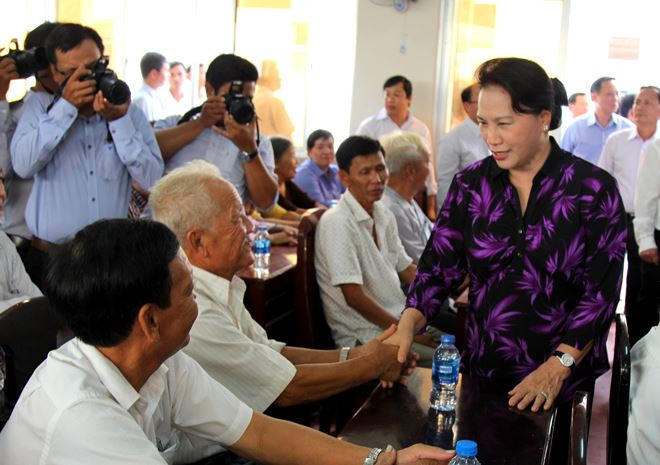 Chủ tịch Quốc hội Nguyễn Thị Kim Ngân gặp gỡ, tiếp xúc với bà con cử tri