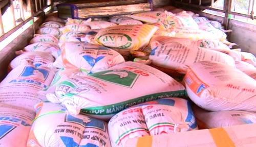 8 tấn mỡ động vật dạng lỏng được đựng trong 223 bao tải đã bị thu giữ. (Ảnh: Công an Thanh Hóa cung cấp).