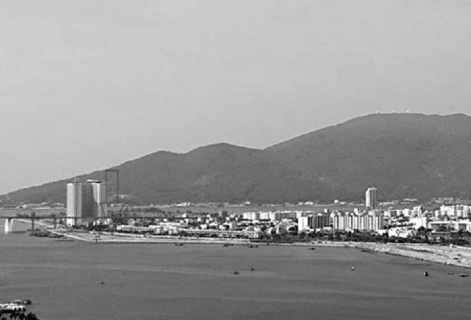 Có nhiều dự án bất động sản bên sông Hàn nhưng chỉ có dự án của Công ty Bến du thuyền Đà Nẵng bị dư luận nhắc tên và nghi ngờ ảnh hưởng đến dòng chảy sông Hàn.