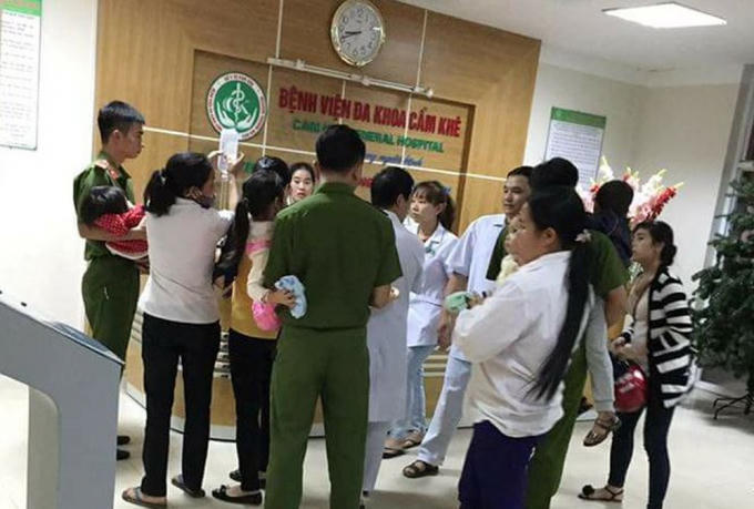 Nhiều cháu nhỏ được đưa đến bệnh viện. Ảnh: Phú Thọ 24h.
