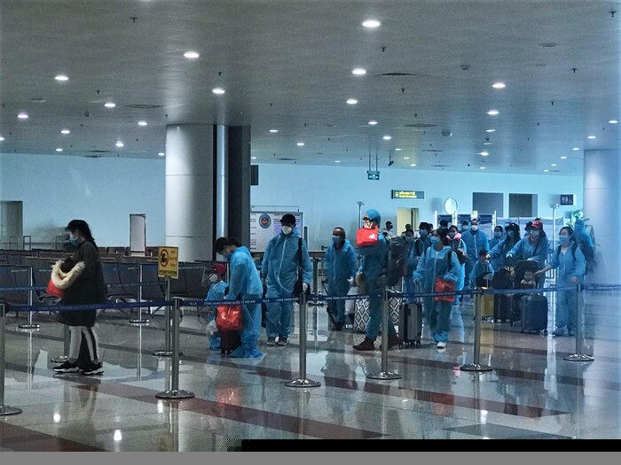 Những hàng khách được ưu tiễn hỗ trợ về trong chuyến bay
