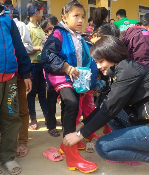 Chương trình “Đông ấm yêu thương” đã thực sự ý nghĩa với mong muốn nâng bước học sinh đến trường