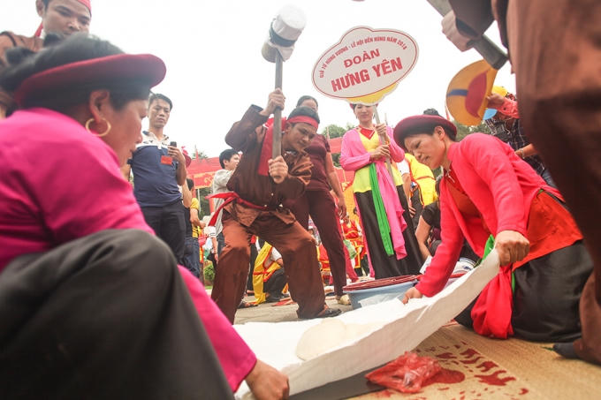 Rộn ràng hội thi gói, nấu bánh chưng bánh giầy