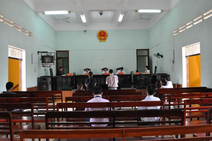 Hình ảnh phiên tòa xét xử sơ thẩm vụ án dân sự “Tranh chấp thực hiện nghĩa vụ”.