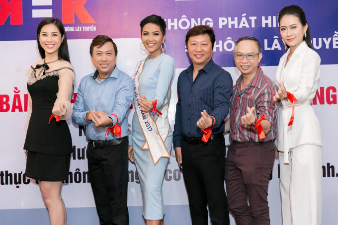 Hoa hậu H'hen Ni&ecirc; chung tay c&ugrave;ng người nhiễm HIV/AIDS