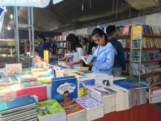 Đa dạng ấn phẩm để các em học sinh lựa chọn khi tham gia hội sách.