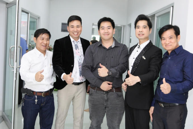 Danh ca Ngọc Sơn được người hâm mộ chào đón nồng nhiệt ở Thái Lan