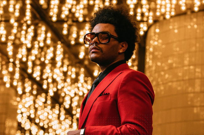 Xếp thứ sáu là Blinding Lights của The Weeknd. Bài hát được phát hành vào cuối năm 2019 và đứng đầu bảng xếp hạng Anh trong hai tháng trước khi chễm chệ 14 tuần so với vị trí No 1 và No 2, và gần như cả năm nằm trong Top 40 trên BXH Billboard.