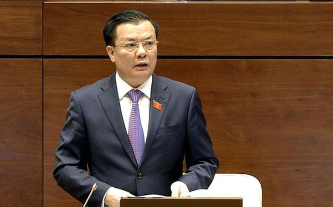 Bộ trưởng Tài chính Đinh Tiến Dũng trả lời chất vấn Quốc hội.