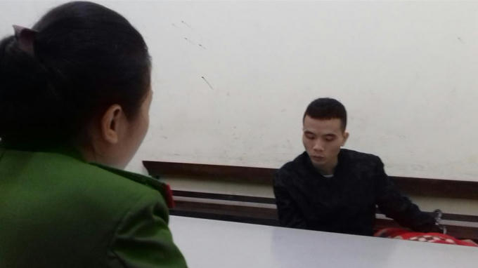 Đối tượng bị bắt giữ tại cơ quan công an.